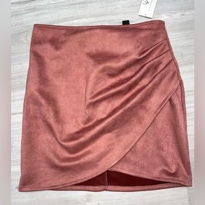 Mauve Pink skirt. NWT. Size M